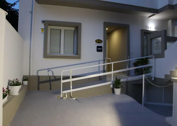 White House & B. 3* Sìnnai