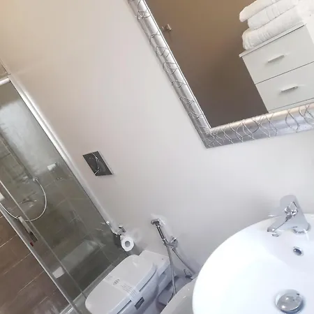 White House & B. 3* Sìnnai