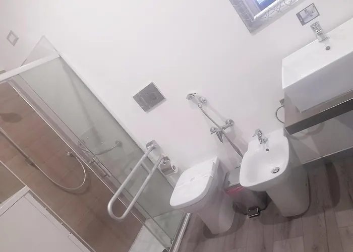 White House & B. Guest house Sinnai